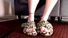 Abby Anna: Toe Wiggling i Fuzzy Tofflor