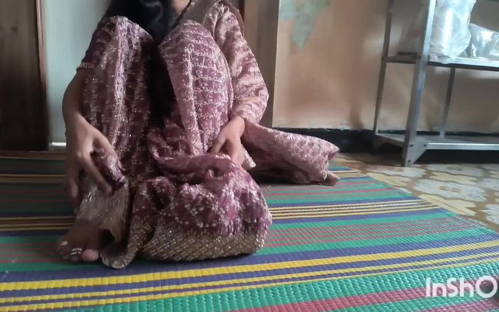 Desishycouple: Shivani masturbuje poprvé, celé video