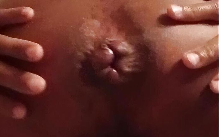 NX life adults: Schwarze amerikanerin anal mit den fingern gefickt