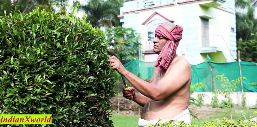 Indian Xshot: बूढ़ा शरारती दादाजी मुझे पीछे से पकड़ते हैं और चुदाई शुरू करते हैं! अंदर वीर्य मत डालो