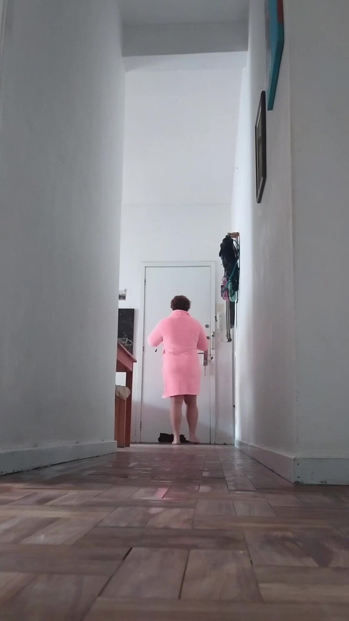 Lily & Theo: Aku mendorongnya dan untuk pertama kalinya dia memamerkan kepada pria...