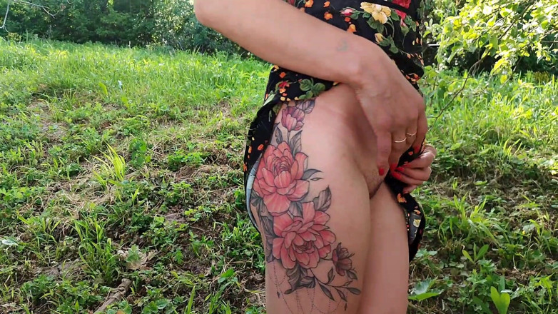 DirtyLubov: Outdoor Urination of a Hot Brunette
