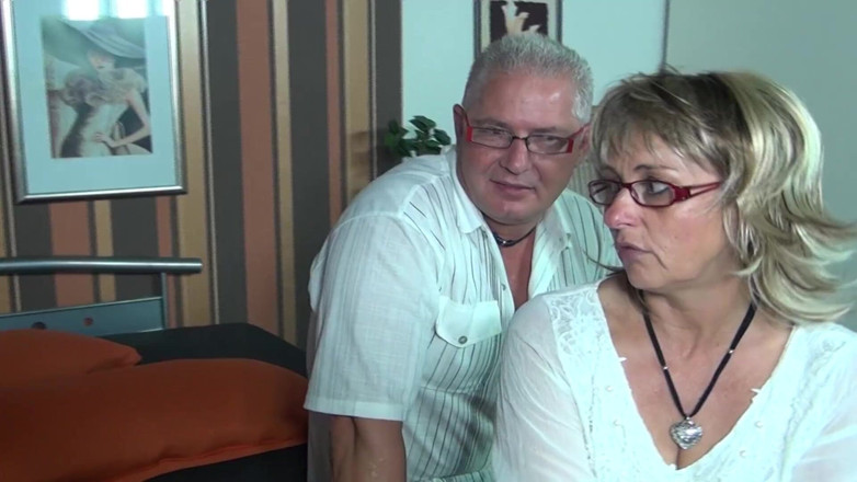 Deutsche Madchen: Two Older German Ladies Sharing Big Dick in Threesome