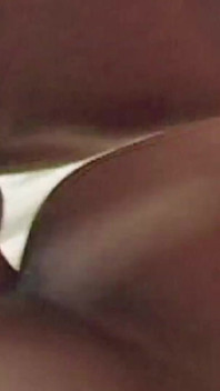 이 커플은 침실에 들어가서 오지는 섹스 페스트를 한 후