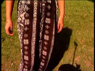 Lucky Cooch: Rubia milf en entrevista al aire libre