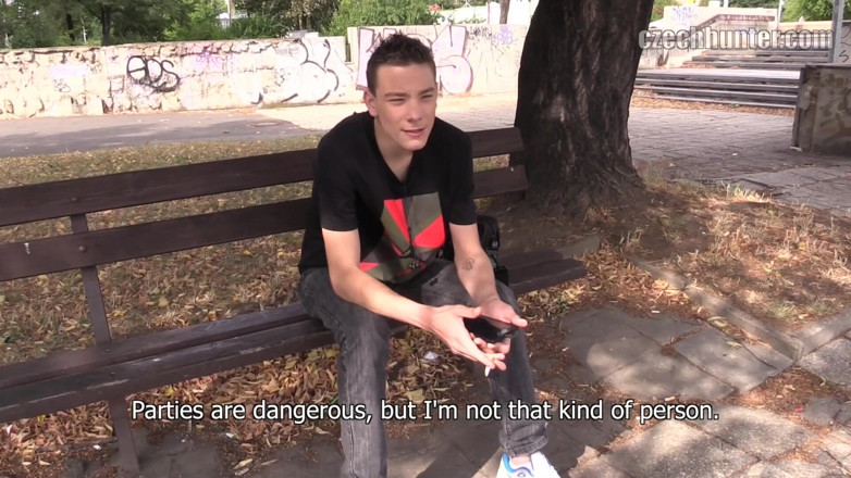 Czech Hunter: Pov ngocok kontol dan nyepong kontol demi bayaran