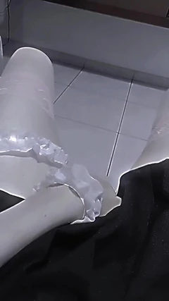 Trans dívka se dotýká sama sebe, dokud se na ní nevystříká