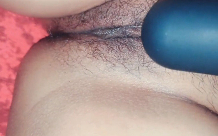 Hot Sis: Latika seksi miang mengurut dan mandi