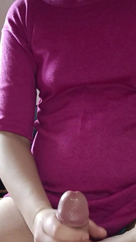 Milf bovenop haar stiefzoon, lul aftrekkend