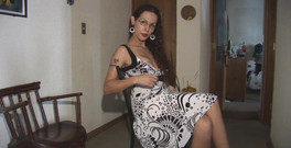 Nikki Montero: Dobrá masturbace pod mými šaty a hodně stříkání