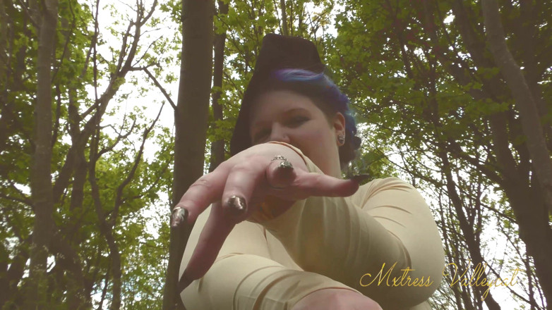 Mxtress Valleycat: Sanguine giantess long nails