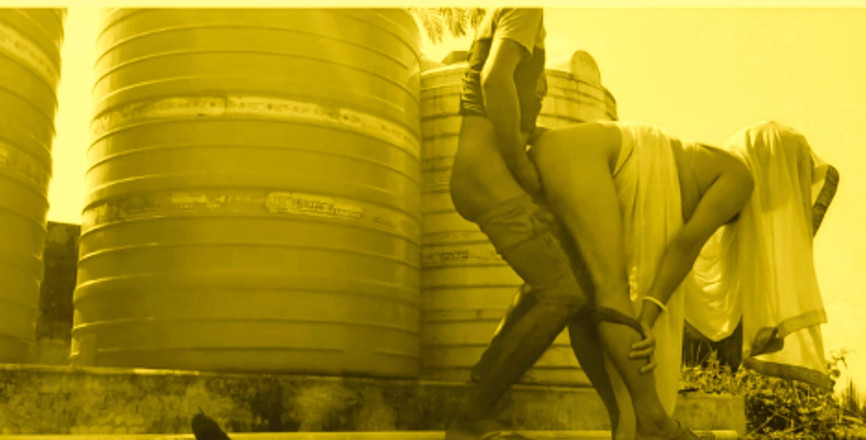 Teensex: 옥상에 있는 건물에서 수줍은 바비를 붙잡고 옥상에서 보지 따먹기