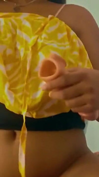 Sexy nevlastní sestra dala svému nevlastnímu bratrovi sexuální lekci