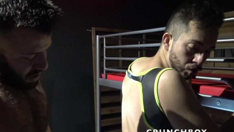 Bare pornstars from Barcelona: Cewek nakal dicrot sama kontol besar temannya