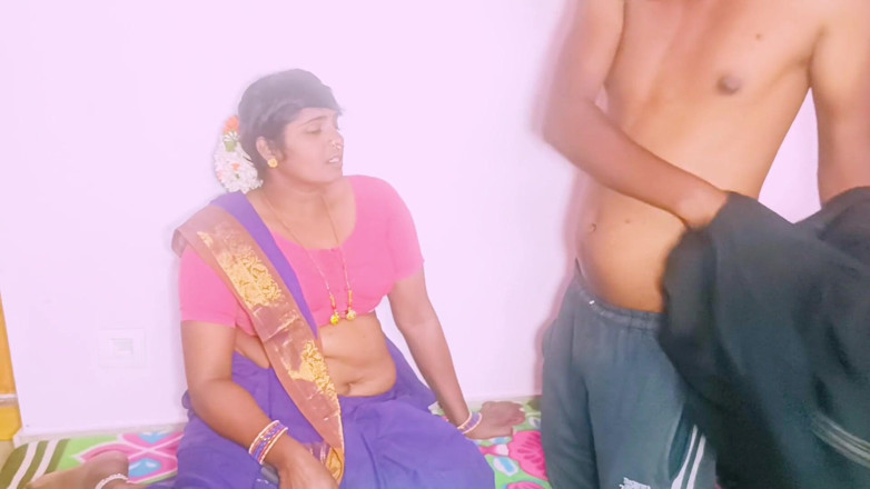 Telugu honey lips: デジ占星術ソディおばさんクソ顧客ビッグDick.telugu淫語。