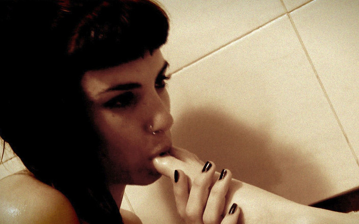 AltPorn4U: 2 ragazze 2 ammollo