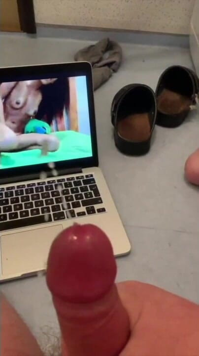SirCumAlotInU: Kinkyasian4U đáng yêu của tôi làm cho tôi xuất tinh rất...