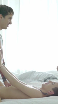 二つのジョックは、イケメン三人組の生ハメビデオでLuchoの熟した男の子の穴をファック