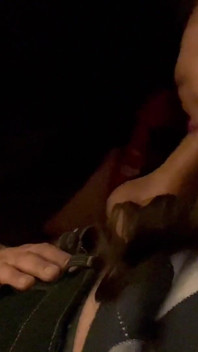 在丈夫工作的时候出轨妻子和邻居