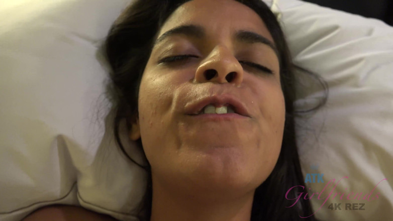 ATK Fans (Girlfriends): Viena ama tu lengua girando en su coño, y sabía...