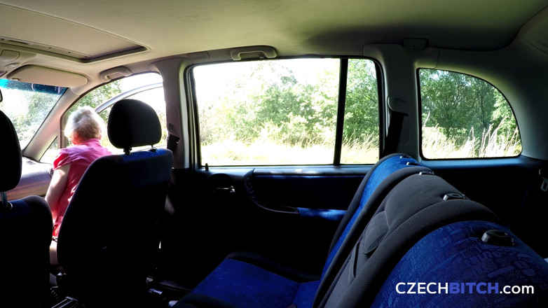 Czech Bitch: Tcheca cadela 56: Peluda, peituda, madura