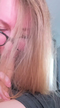 Nevlastní sestra přistihne svého nevlastního bratra při honění a pomůže mu stříkat do zadku - Lana Emotional