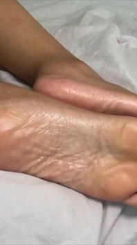 Glossy Soles Mengusik