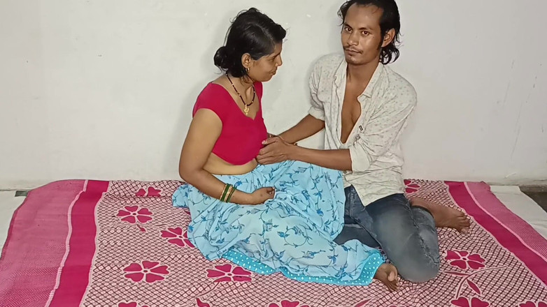Desi Bhabhi Neha: Приватний аматорський трах у вітальні - гаряча індійська дупа трахає мамку дезі дружину