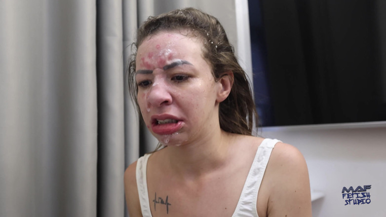 MAF fetish studio: Polykání a dávení s velkými, dokonalými prsy bohyně Raquel