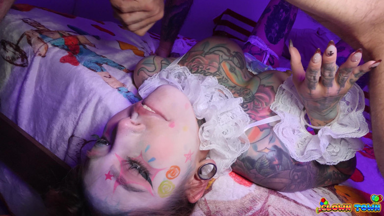 Nasty Sluts Studios: Місто клоуна, еп.7, голодна до сперми двомовна повія Джессі руйнується