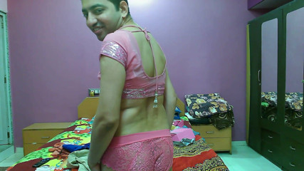 Cute & Nude Crossdresser: Sevimli pembe prenses kadın kılıklı kadın kılıklı kadın üstü ve külotlu...
