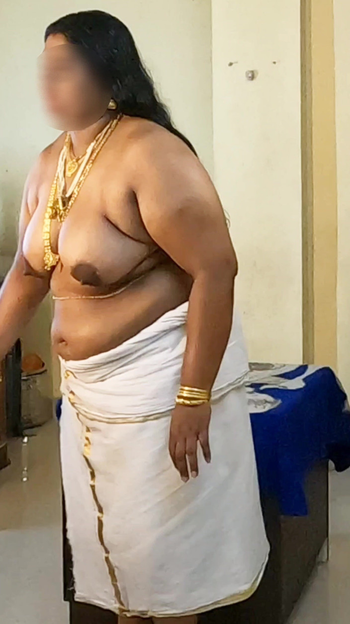 Anne Ipe: Indisch meisje in traditionele jurk, topless fotoshoot in sieraden