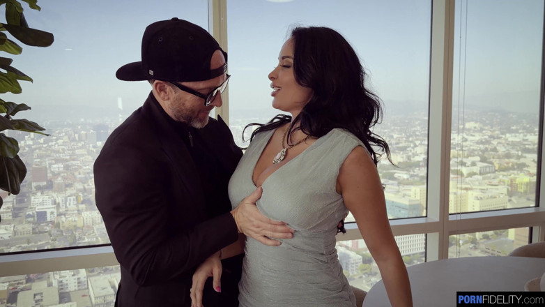 Pornfidelity: Pornfidelity - 정액으로 가득 찬 Anissa Kate!