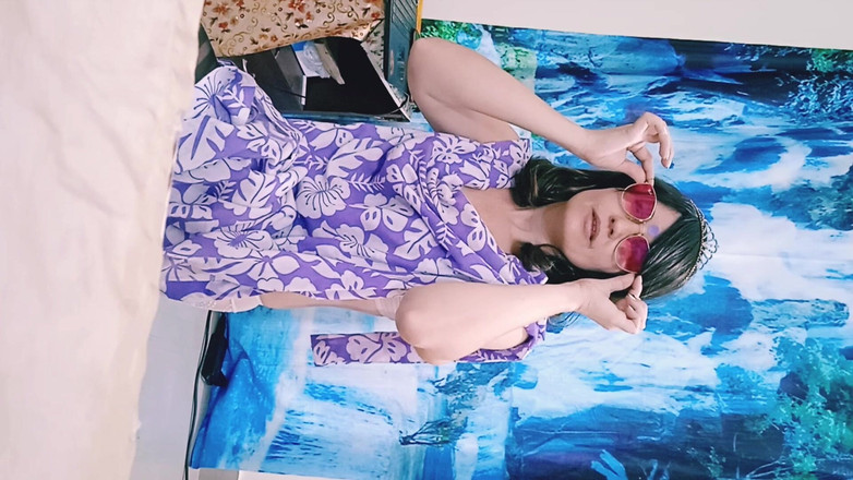 Bolly Karma: 彼女は閲覧許可を与えました