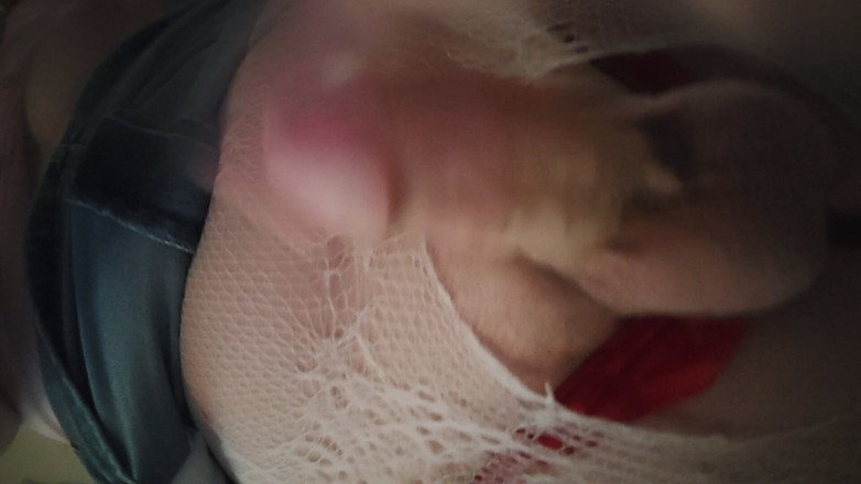 PinkBunni: Trans-mädchen mit dicken lippen reibt ihren schwanz