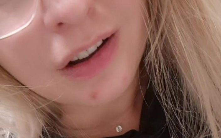 Anna Lynx: Masturbieren bis auf deinen schwanz pic