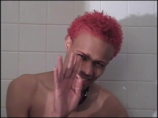 Gays Case: Verspielter schwarzer junge mit gepiercten nippeln lutscht heißes kerlwerkzeug in...