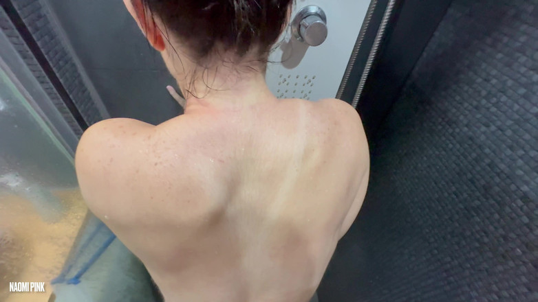 Naomi Pink: POV Selvaggio Nella Doccia Vero Coppia Calore
