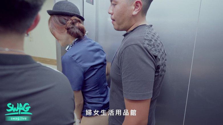 SWAG.live: Take It All: Ngentot dan Muncrat di Lift Girls