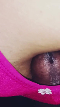 Desi ragazza indiana Bhabhi che mostra piscio e schizzi