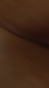 Loira milf se masturba no quarto até sua melhor amiga chegar e faz ela gozar e orgasmo
