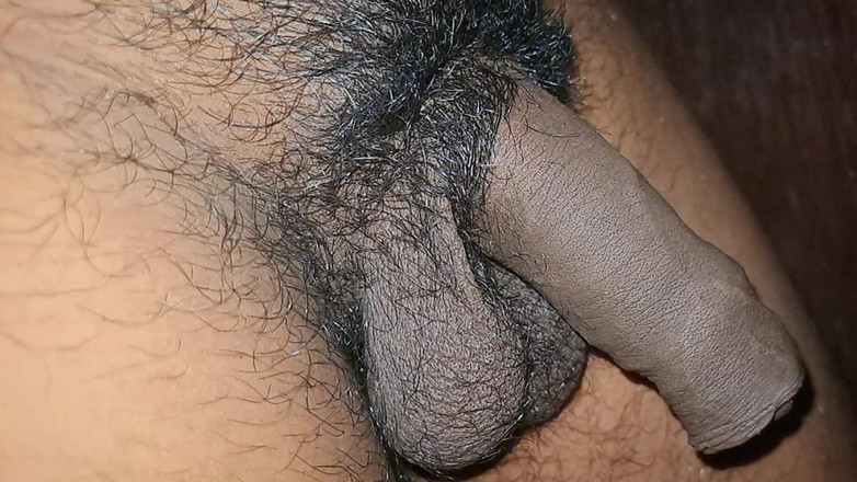 Desi Porn India 2: Ung desi indisk pojke pissar i Solo.