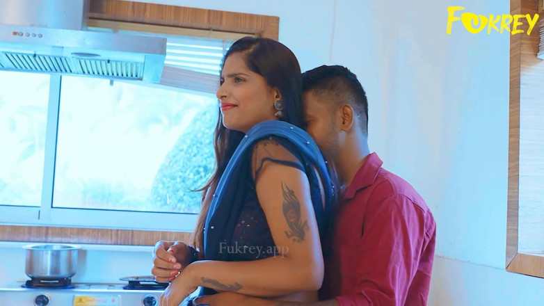 Triflicks: Een Indisch koppel seks in de keuken, hard neukend met...