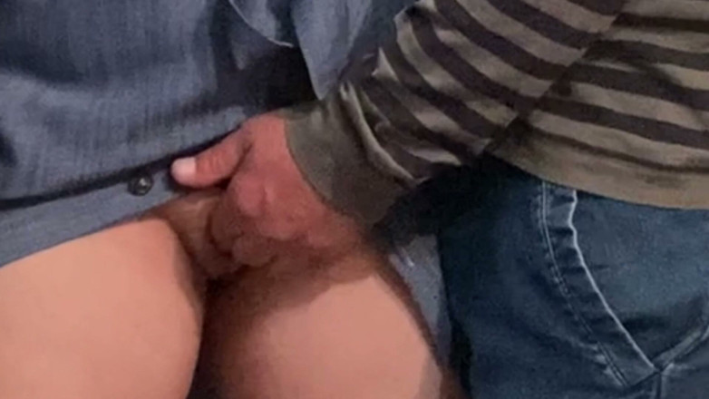 PriyaNaavya: Doigt baisé par un vieux pervers