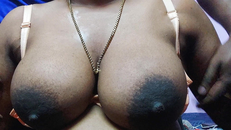 Desi Mohini: Hintli ateşli kız genç adam tarafından baştan çıkarılıyor