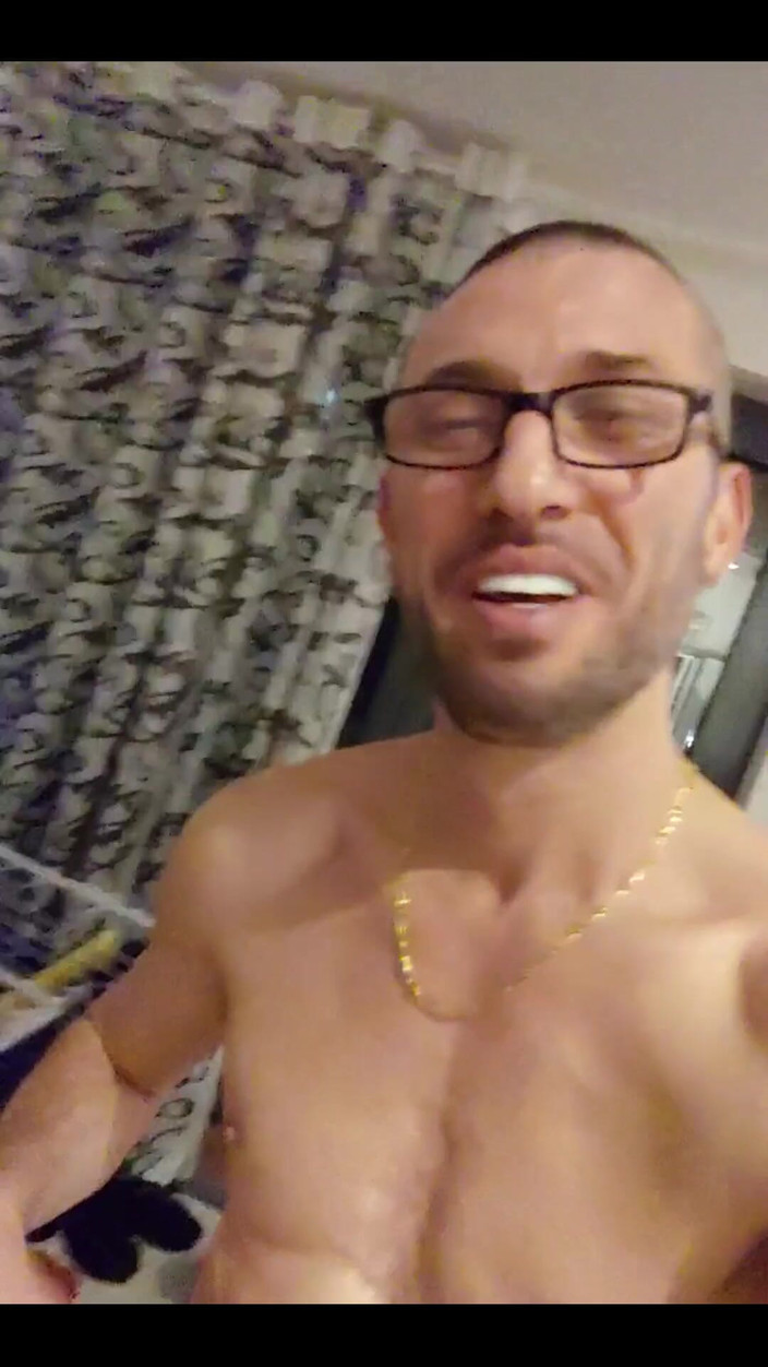 Boy jerking off: Sono casa