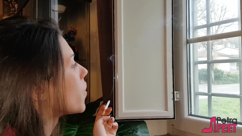 Smokin Fetish: Frumusețea brunetă adoră trabucurile