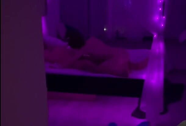 Curry: Rogacz szpieguje swoją żonę