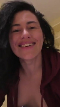 Mama vitregă este stăpâna gâdilării și nu se va opri până nu o admiți