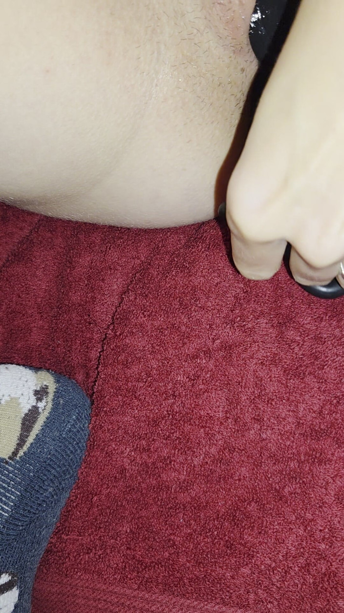 Ana Liz: アナ・リズは飢えたアナルを塞ぎ、指できつい秘部を伸ばして次々とイキた。